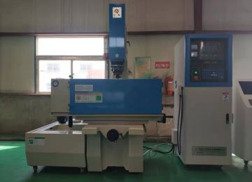 ZNC火花機(jī)，實(shí)用型電火花-仁光